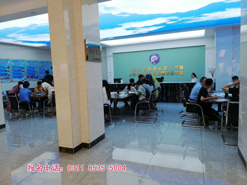 石家莊鐵路學(xué)校報(bào)名用本人到校嗎？