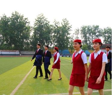 石家莊東華鐵路學(xué)校在校穿校服嗎？