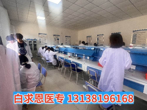 石家莊白求恩醫(yī)學(xué)中專學(xué)校多長時(shí)間放假一次？